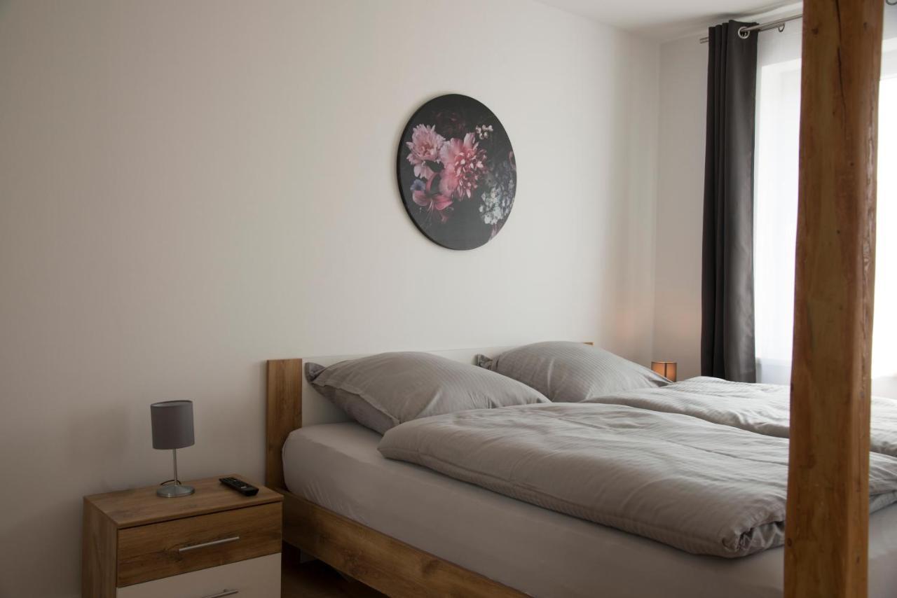 Schoene Grosse Ferienwohnung 79M2 Und 2 Baeder, Zentrumnah, 2Og Ерфурт Екстериор снимка