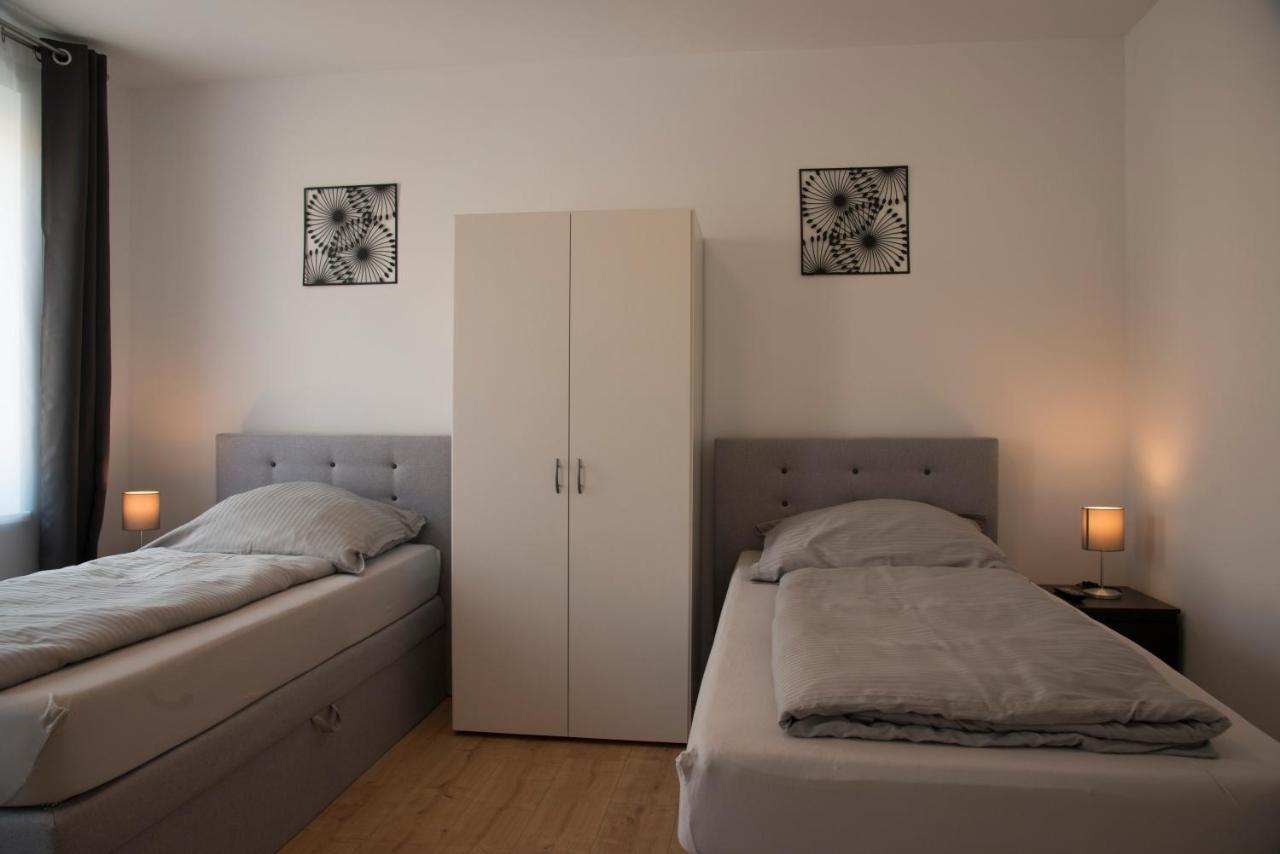 Schoene Grosse Ferienwohnung 79M2 Und 2 Baeder, Zentrumnah, 2Og Ерфурт Екстериор снимка