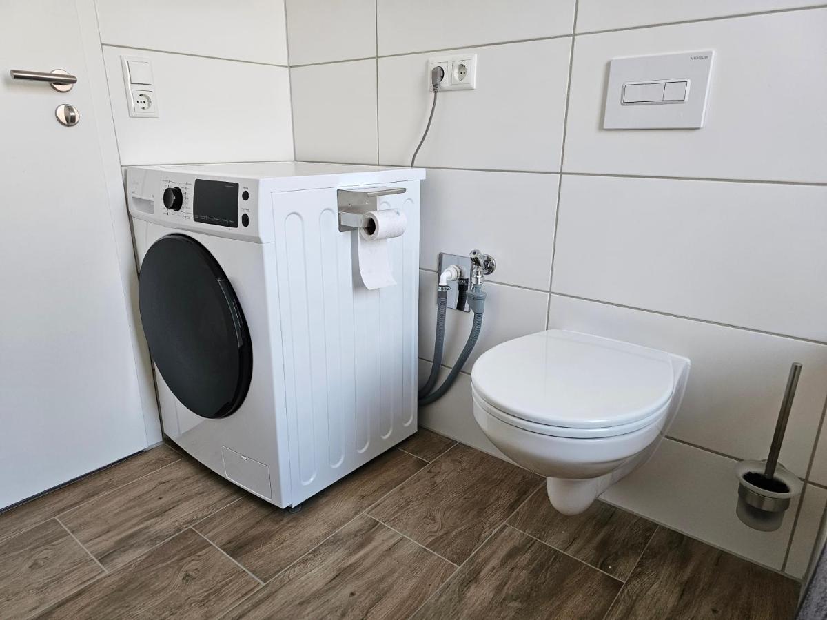 Schoene Grosse Ferienwohnung 79M2 Und 2 Baeder, Zentrumnah, 2Og Ерфурт Екстериор снимка