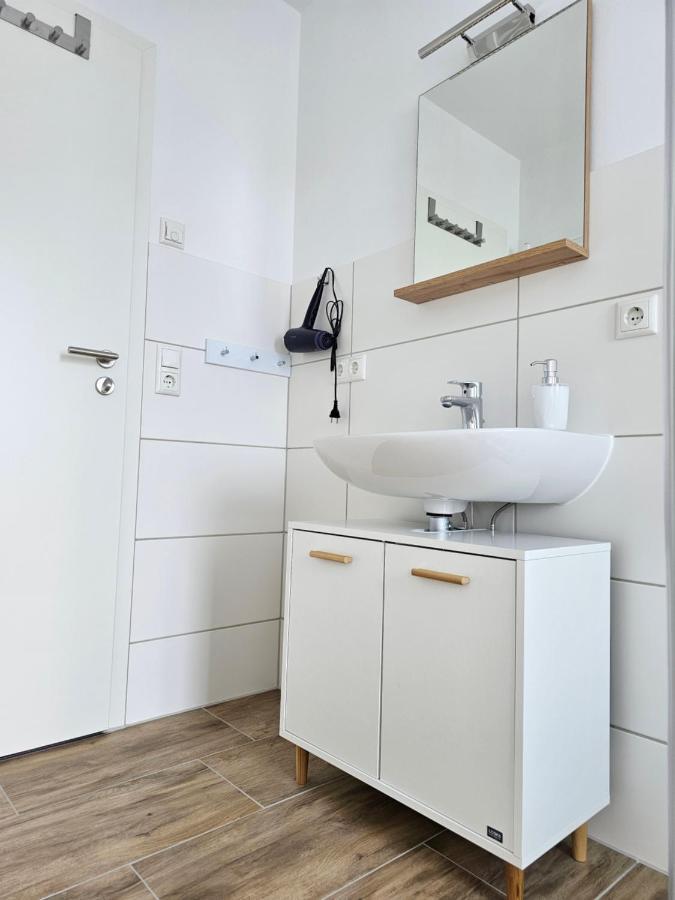 Schoene Grosse Ferienwohnung 79M2 Und 2 Baeder, Zentrumnah, 2Og Ерфурт Екстериор снимка