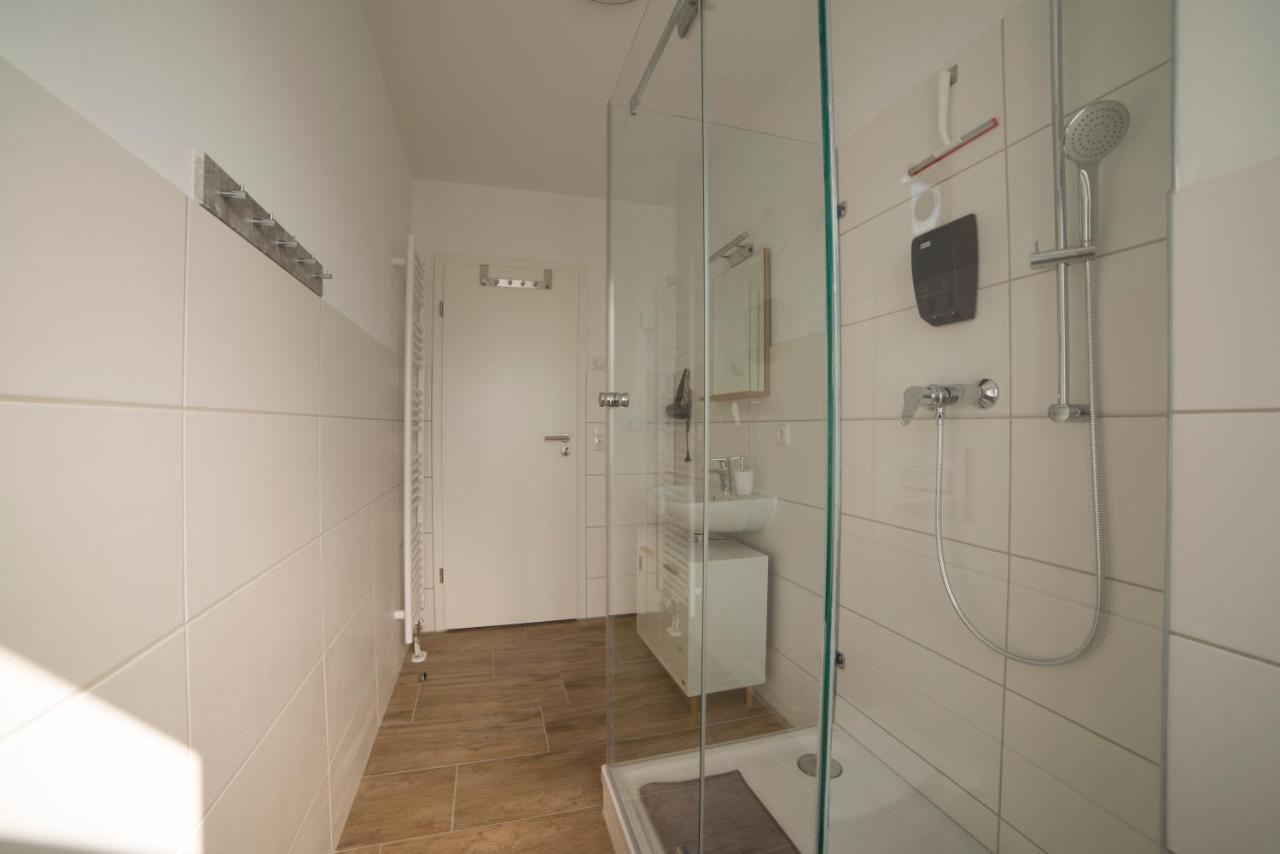 Schoene Grosse Ferienwohnung 79M2 Und 2 Baeder, Zentrumnah, 2Og Ерфурт Екстериор снимка