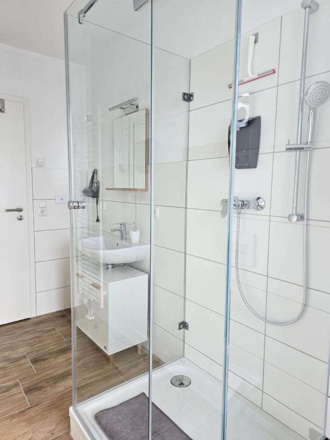 Schoene Grosse Ferienwohnung 79M2 Und 2 Baeder, Zentrumnah, 2Og Ерфурт Екстериор снимка