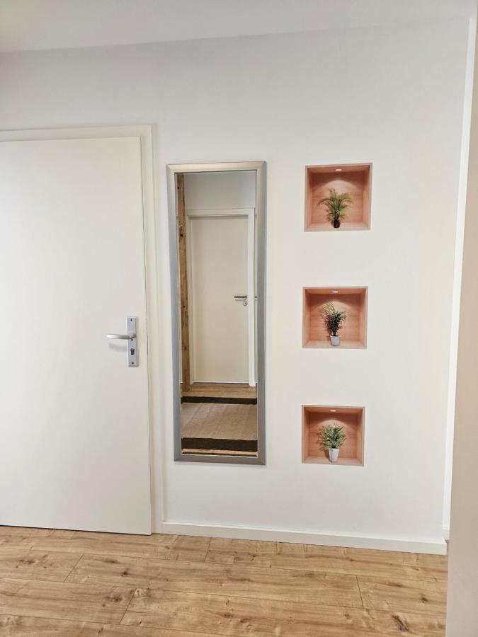 Schoene Grosse Ferienwohnung 79M2 Und 2 Baeder, Zentrumnah, 2Og Ерфурт Екстериор снимка