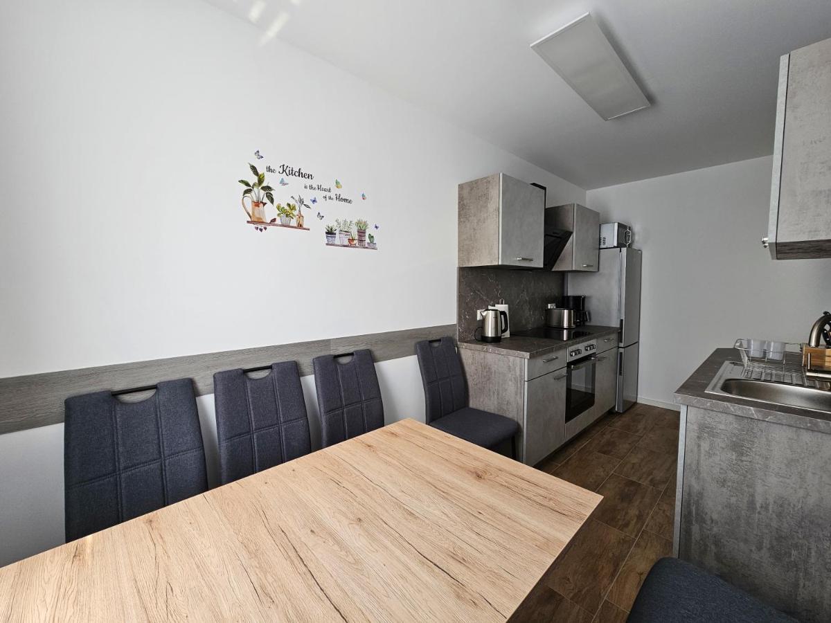 Schoene Grosse Ferienwohnung 79M2 Und 2 Baeder, Zentrumnah, 2Og Ерфурт Екстериор снимка